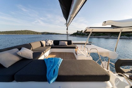 Hyra båt Katamaran Lagoon-Bénéteau Lagoon 43 - 4 + 2 cab. Šibenik