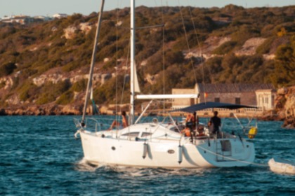 Rent this sailing boat and get to know the beaches