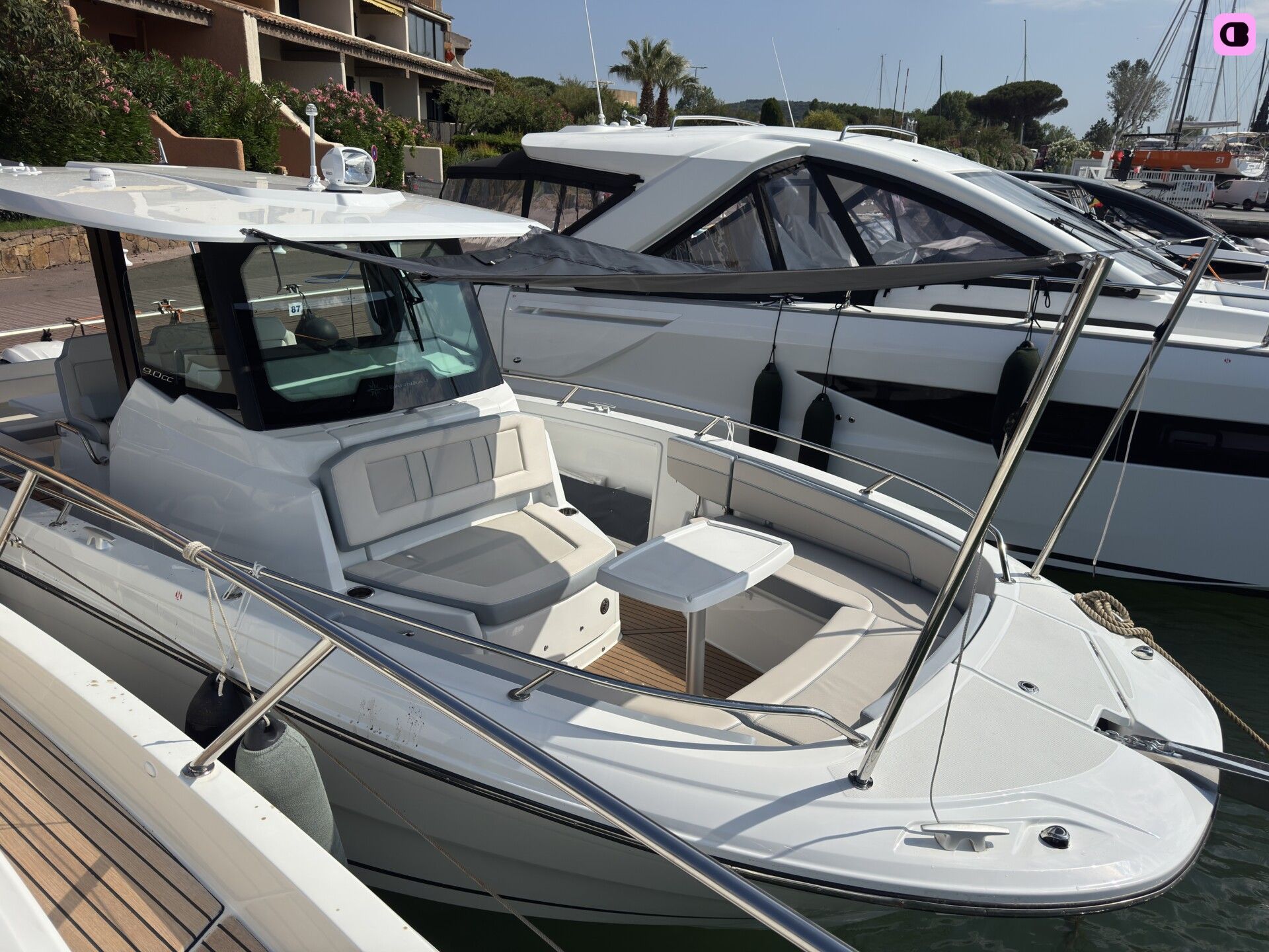 Bateau à moteur Jeanneau Cap Camarat 9.0 CC-2 500cv 4