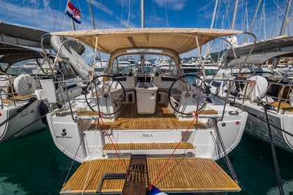 Rental Sailboat Bénéteau Oceanis 40.1 - 3 cab. Kaštela