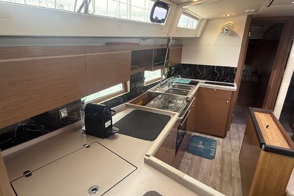 OCEANIS 46.1 (with A/C and GENERATOR)