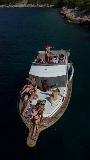 Motorboat Ferretti 34 Fish fly boat plan