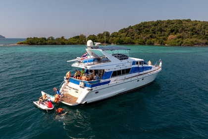 Een jachtcruise langs de kust van Pattaya van 3 uur. Accommodatie voor 1 tot 20 personen.