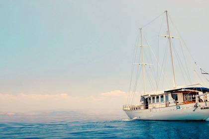 Noleggio Caicco Tradional Greek Wooden Yacht Gulet Salamina