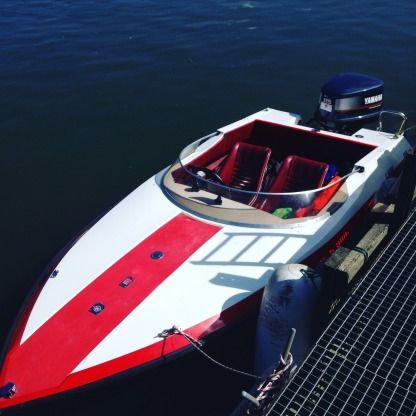 Location Bateau à moteur Picton Piranha Poses