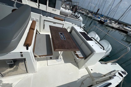 Hyra båt Motorbåt Beneteau FLYER 9 SPACEDECK Brest