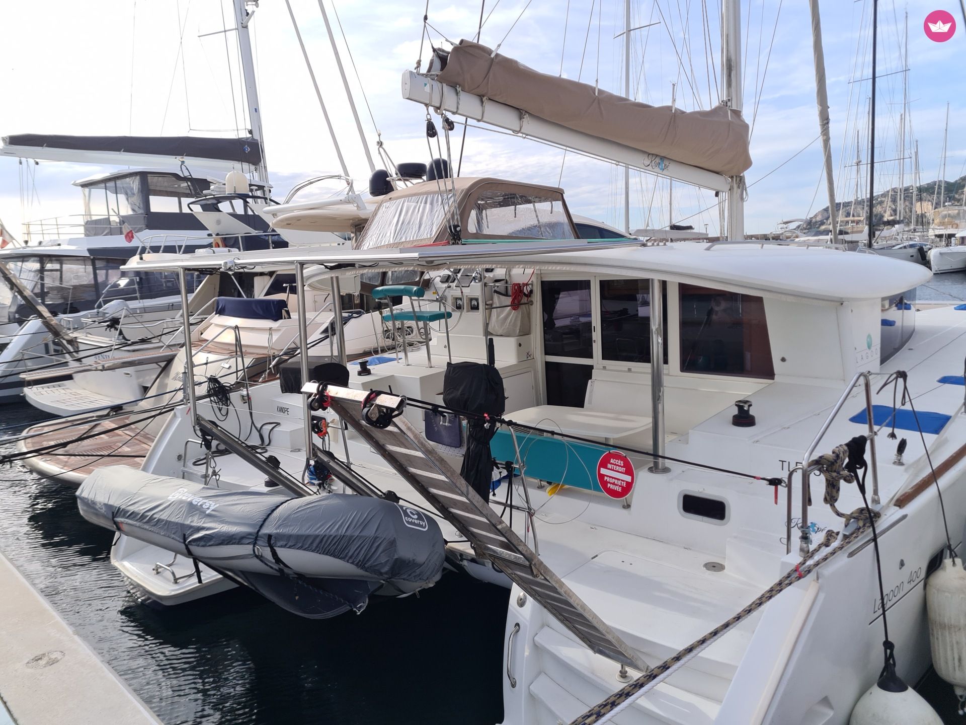 Rent Lagoon 400