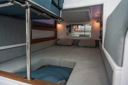 Axopar 28 cabin