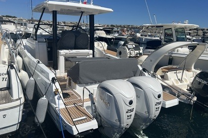 Hire Motorboat Jeanneau Cap Camarat 9.0 Wa Les Issambres