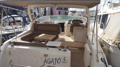 Location Bateau à moteur Cranchi Smeraldo 36 Hyères