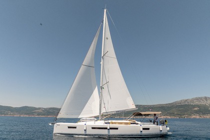 Hire Sailboat Jeanneau SUN ODYSSEY 490 Split