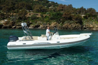 Location Semi-rigide Capelli Tempest 775 Le Lavandou