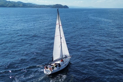 Rental Sailboat Beneteau Oceanis 440 Donostia-San Sebastian