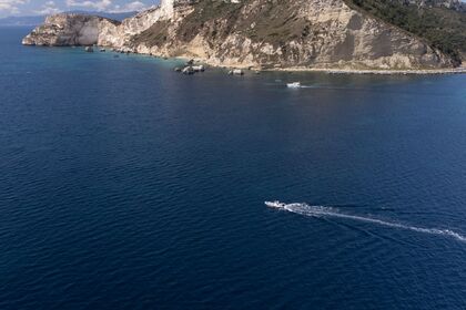 "Noleggio Gommone a Cagliari (Senza patente): Esplora Baie Nascoste e Vivi Emozioni Uniche!"