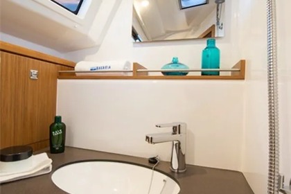 Passe férias inesquecíveis com este veleiro Crui