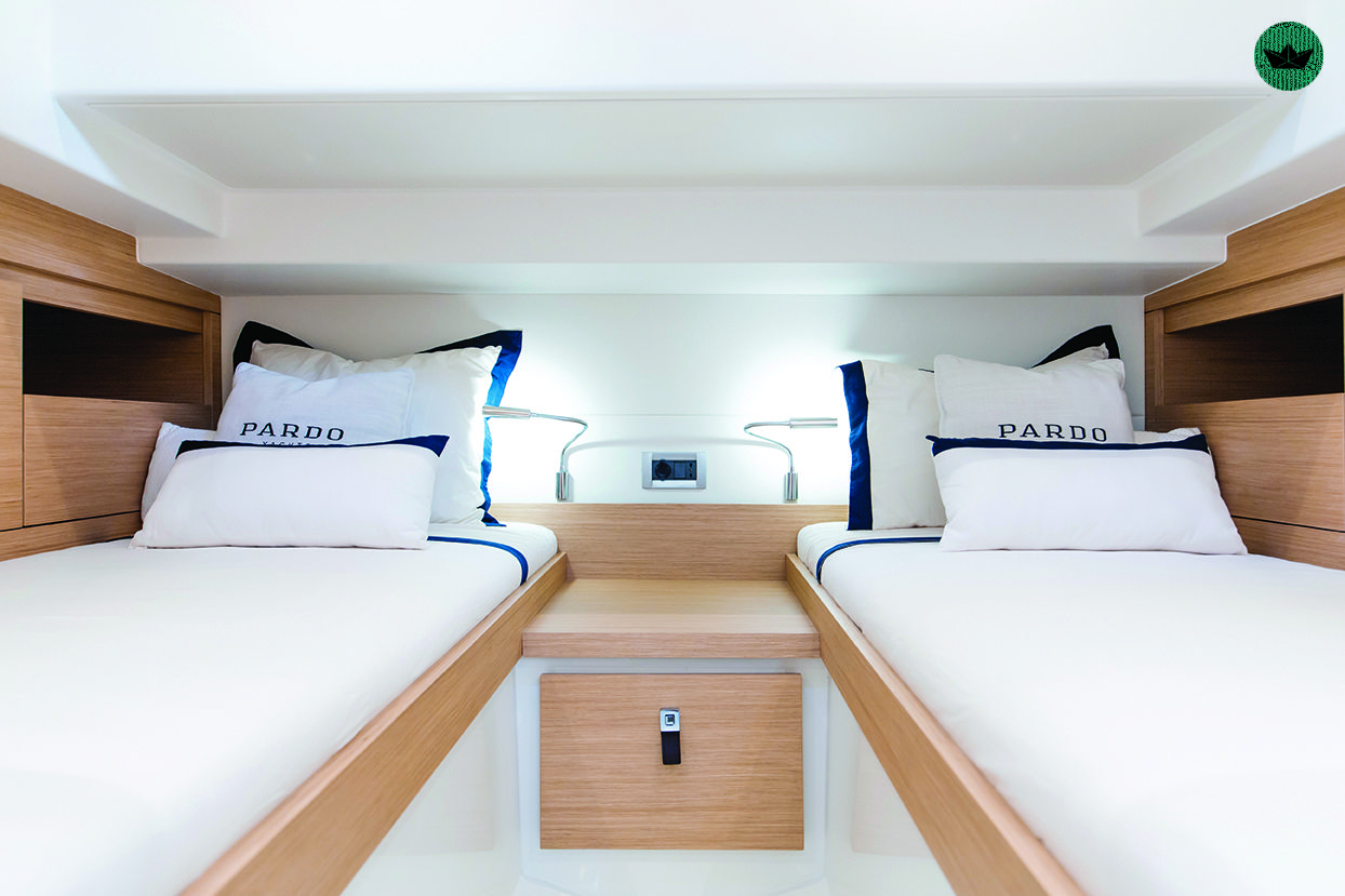 Bateau à moteur Pardo 38 870cv 7