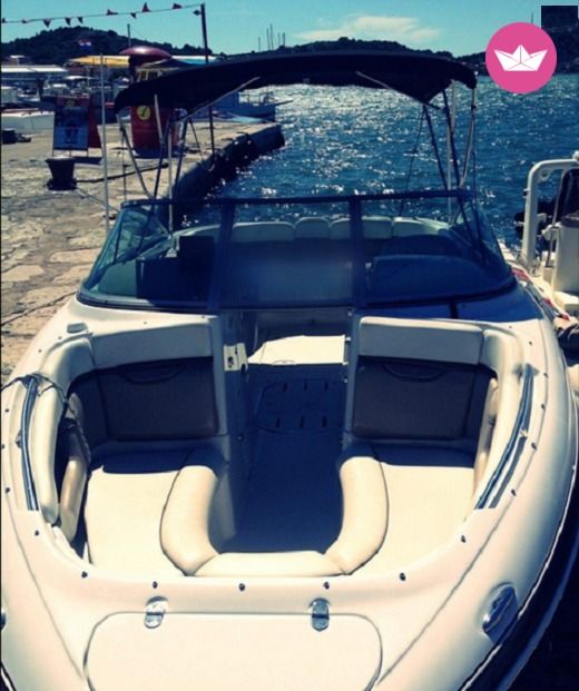 Motorboat Four Winns 230 Horizon for hire