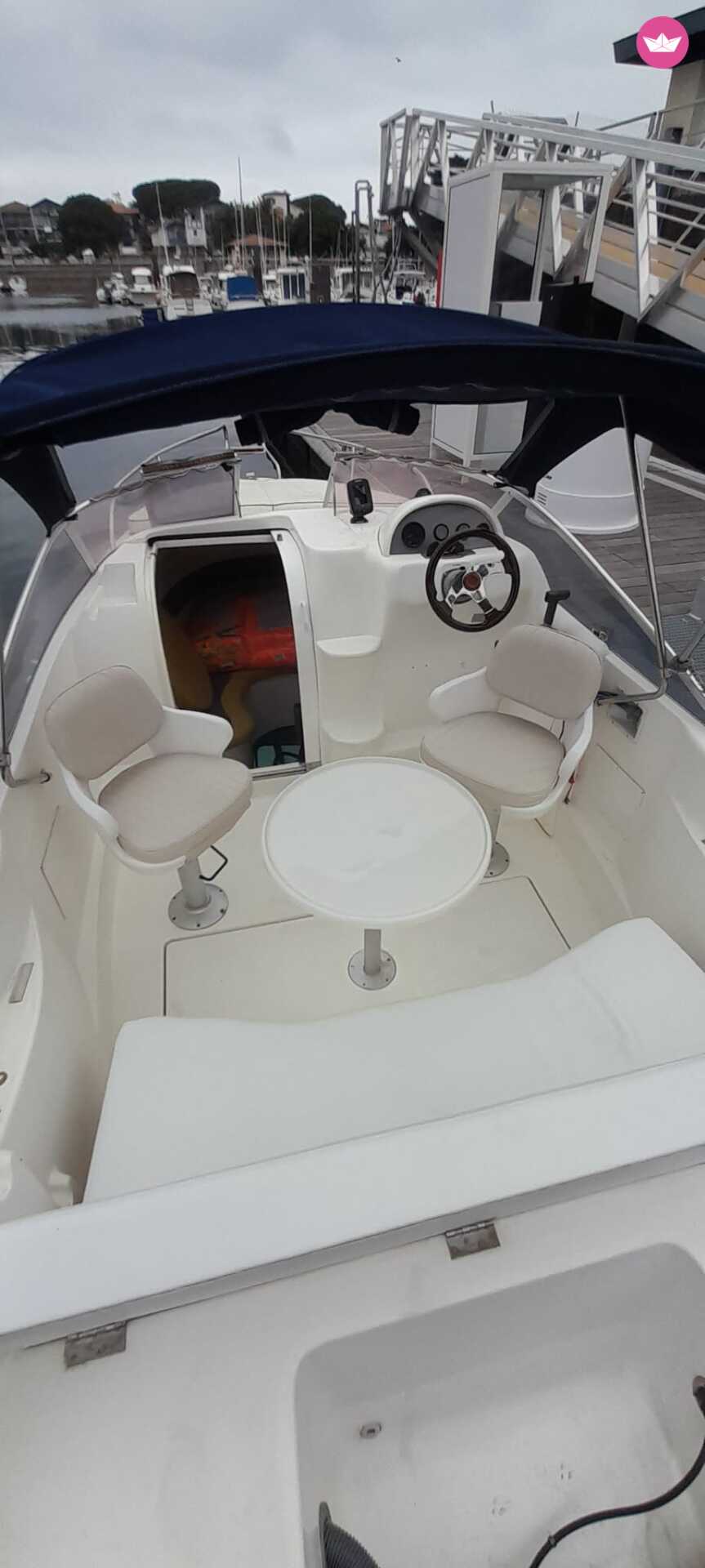 Bateau à moteur Rio 550 Cruiser 3