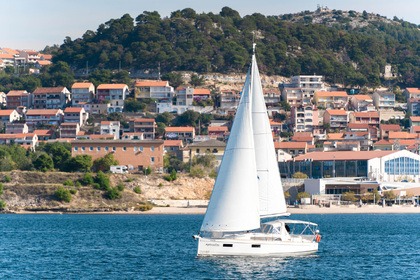 Alquiler Velero Bénéteau Oceanis 38 - 3 cab. Šibenik