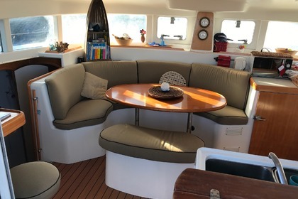 Lagoon 380 z Milazzo (Sycylia): sen Liparyjski