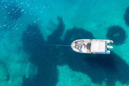 Beneteau Flyer 6.6m SpaceDeck For Rent With Skipper (10 Person Speed Boat)