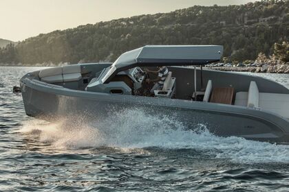 Charter Motorboat RAND Scape 30 Port Adriano