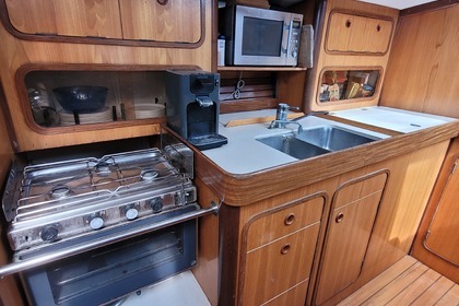 OCEANIS 430 - Безопасная и Комфортная Лодка