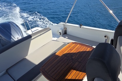 Verhuur Motorboot Jeanneau Cap Camarat 7.55 Split