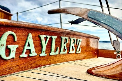 Location Voilier Vieux gréement - Tucker Brown Sloop des Bermudes Le Lavandou