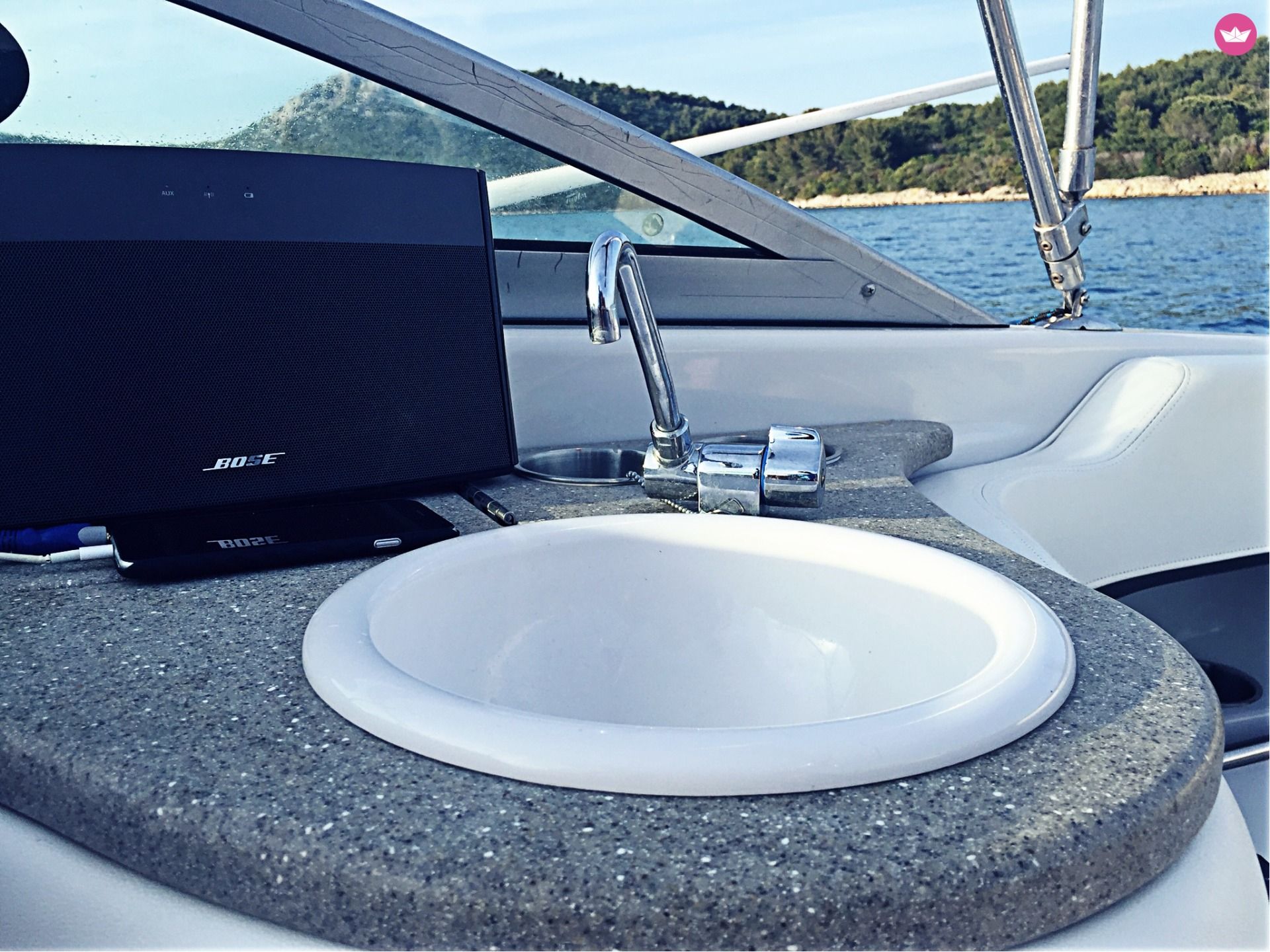 Charter Motorboat Four Winns 230 Horizon Zadar