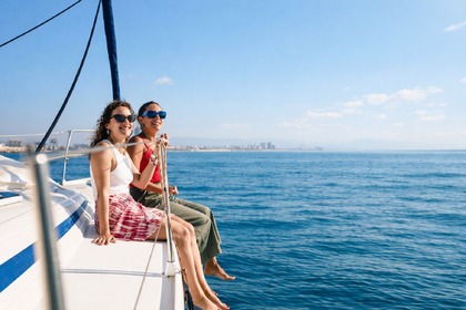 375€ Paseo de 2h en Barco por Barcelona