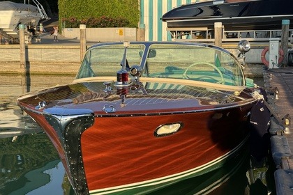 Charter Motorboat Riva Ariston Lazise
