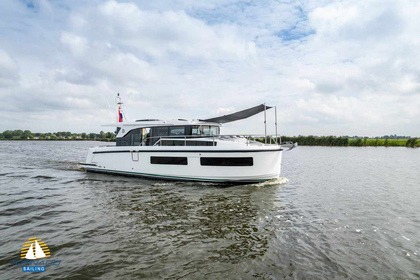 Hire Motorboat Delphia 11 Makkum