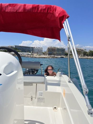 Сен-Лоран-дю-Вар Without license Karel V160 alt tag text