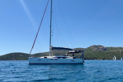 Cruise with Skipper, Hostess and free Wi-Fi