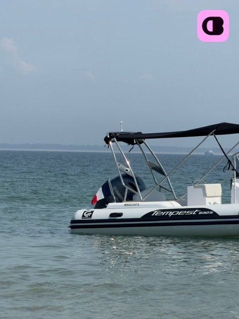 Semi-rigide Capelli Tempest 630s 150cv 2