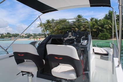 barca per visitare le isole e mangrovie