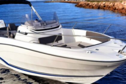 Rental Motorboat JEANNEAU Cap Camarat 7.5cc Série2 de 2019 Saint-Gilles-Croix-de-Vie