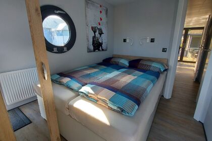 Beautiful houseboat with 3 Cabins for rent from Ma