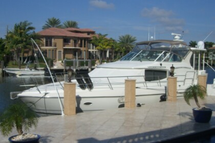 Charter Motorboat Cruisers 4450 Naples