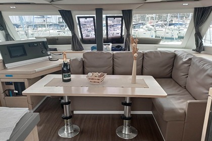 Hyra båt Katamaran Fountaine Pajot Fountaine Pajot Lucia 40 Trogir