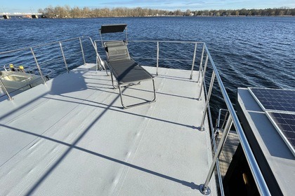 Χαλαρώστε σε αυτό το πλωτό