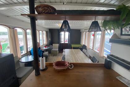 Lunch Box Steel ship with sauna and skipper