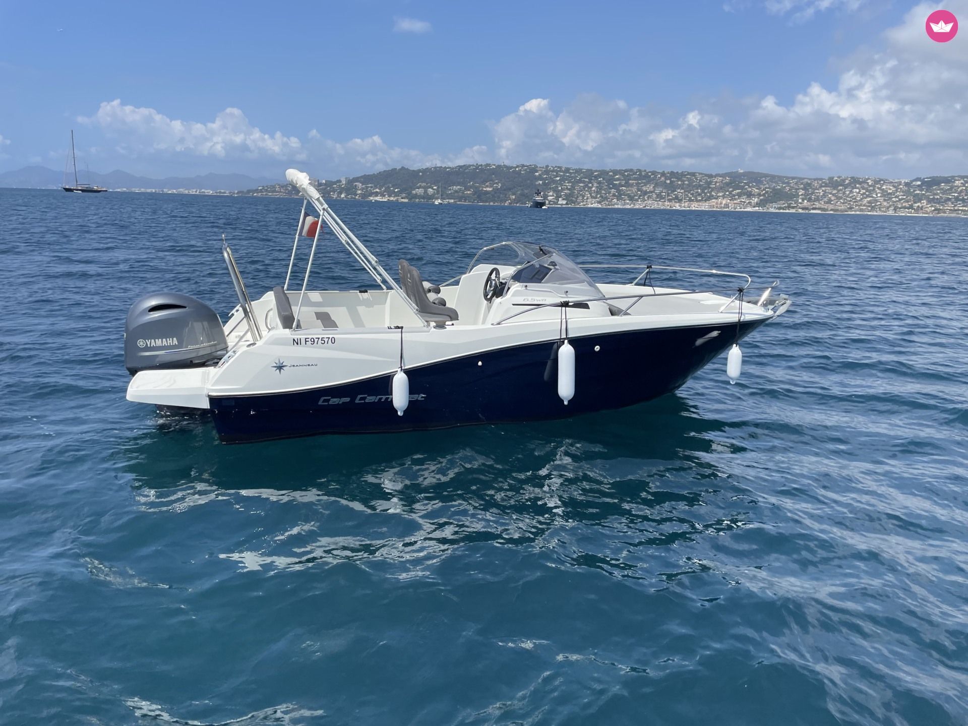 Bateau à moteur Jeanneau Cap camarat 6.5 wa 200cv 2