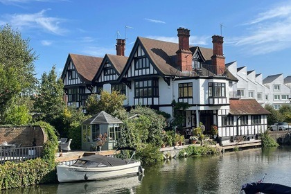 Charter Motorboat Antaris Fifty5 Marlow