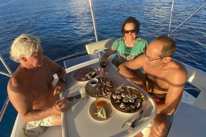 Välkommen till katamaran med skeppare på vackra Seychellerna