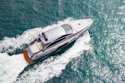 Noleggio Yacht a motore Pershing 6X Castellammare di Stabia