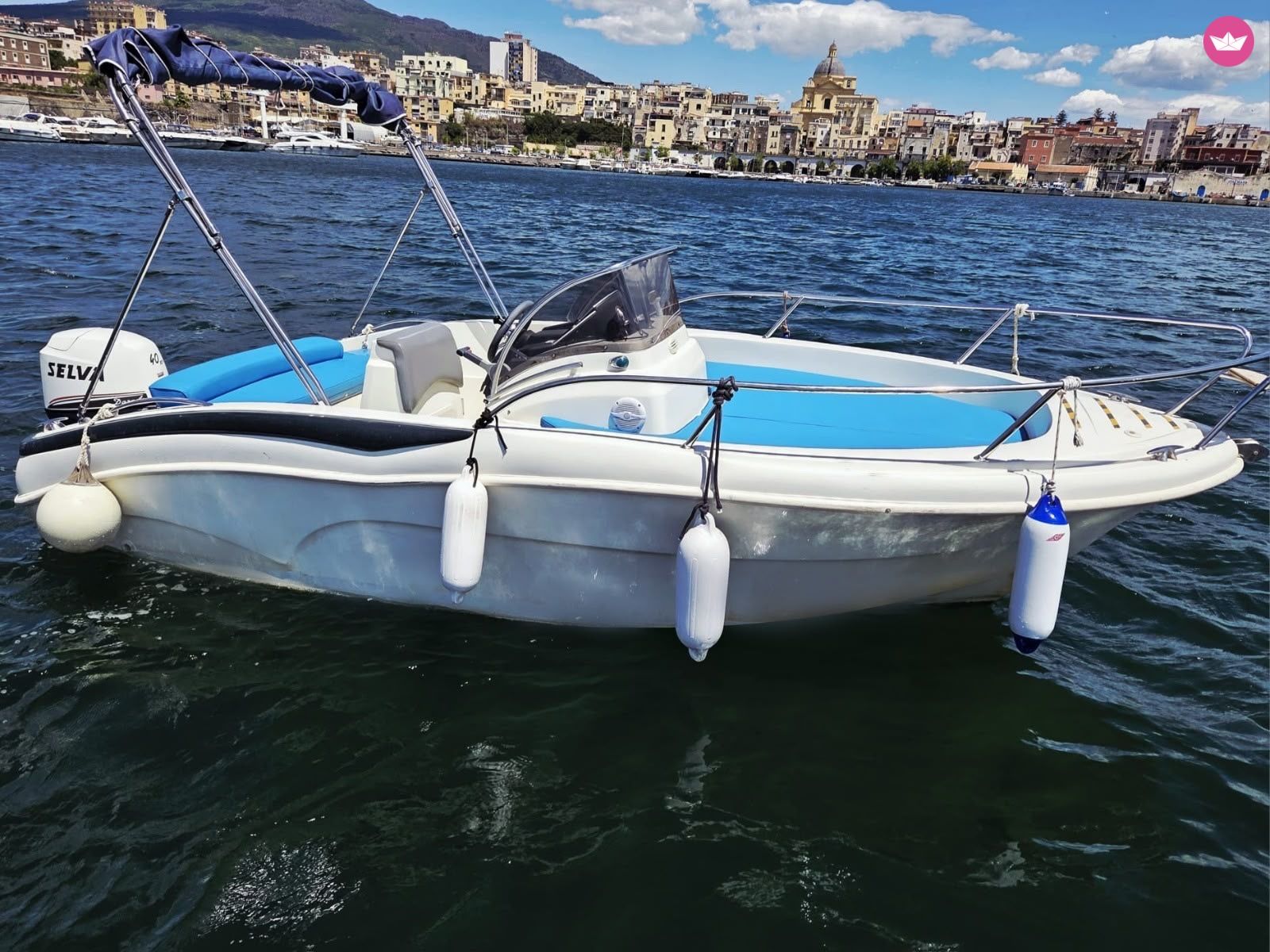 Bateau à moteur petteruti