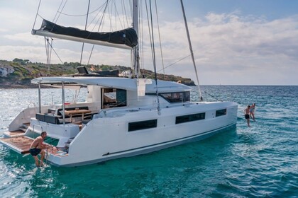 Charter Catamaran Lagoon Lagoon 50 with watermaker & A/C - PLUS Jolly Harbour