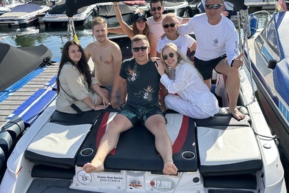 Magnifique Four Winns rapide sur la Meuse....